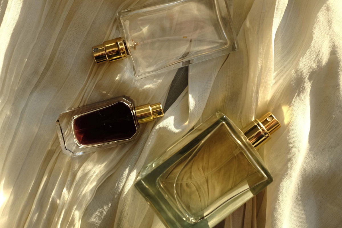 Jak przechowywać perfumy latem?