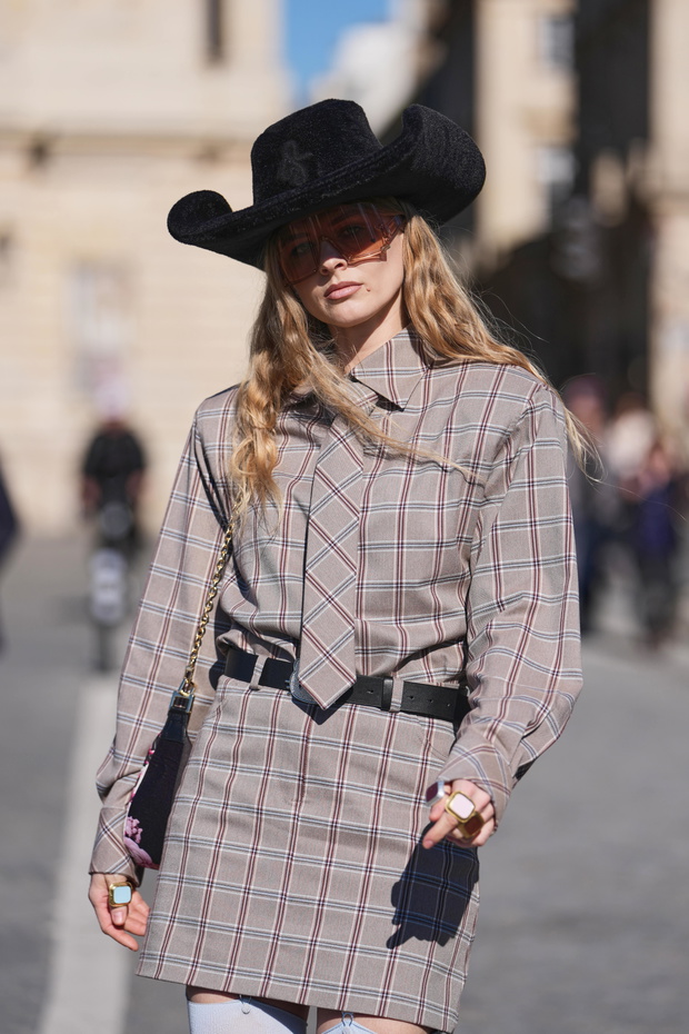 Street Style - Paris Fashion Week - Womenswear Fall/Winter 2026/2027 - Day 2