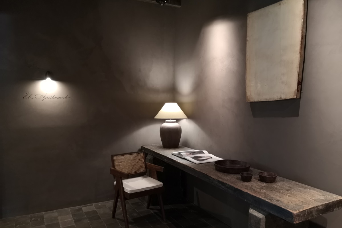 Zara's apartment