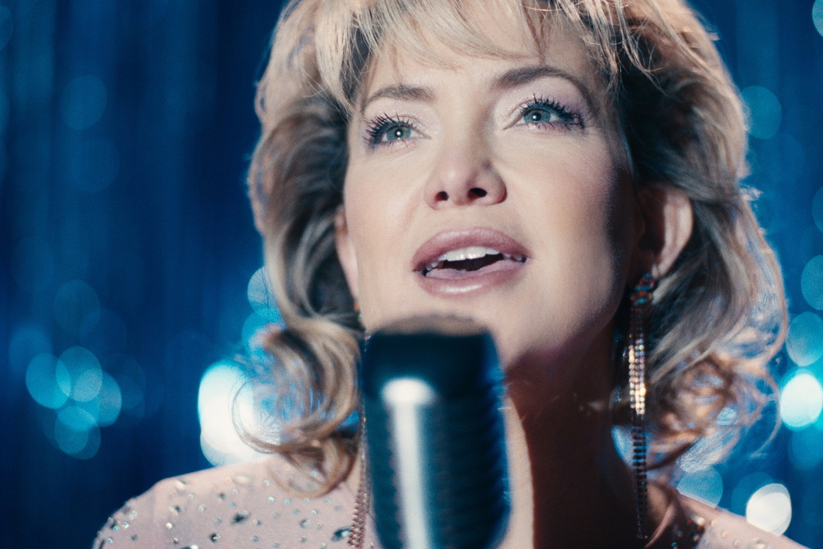 song_sung_blue_2_kate_hudson