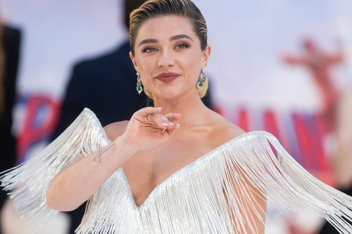Modny manicure na sierpień 2026 w stylu Florence Pough