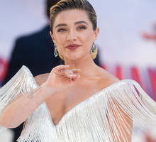 Modny manicure na sierpień 2026 w stylu Florence Pough