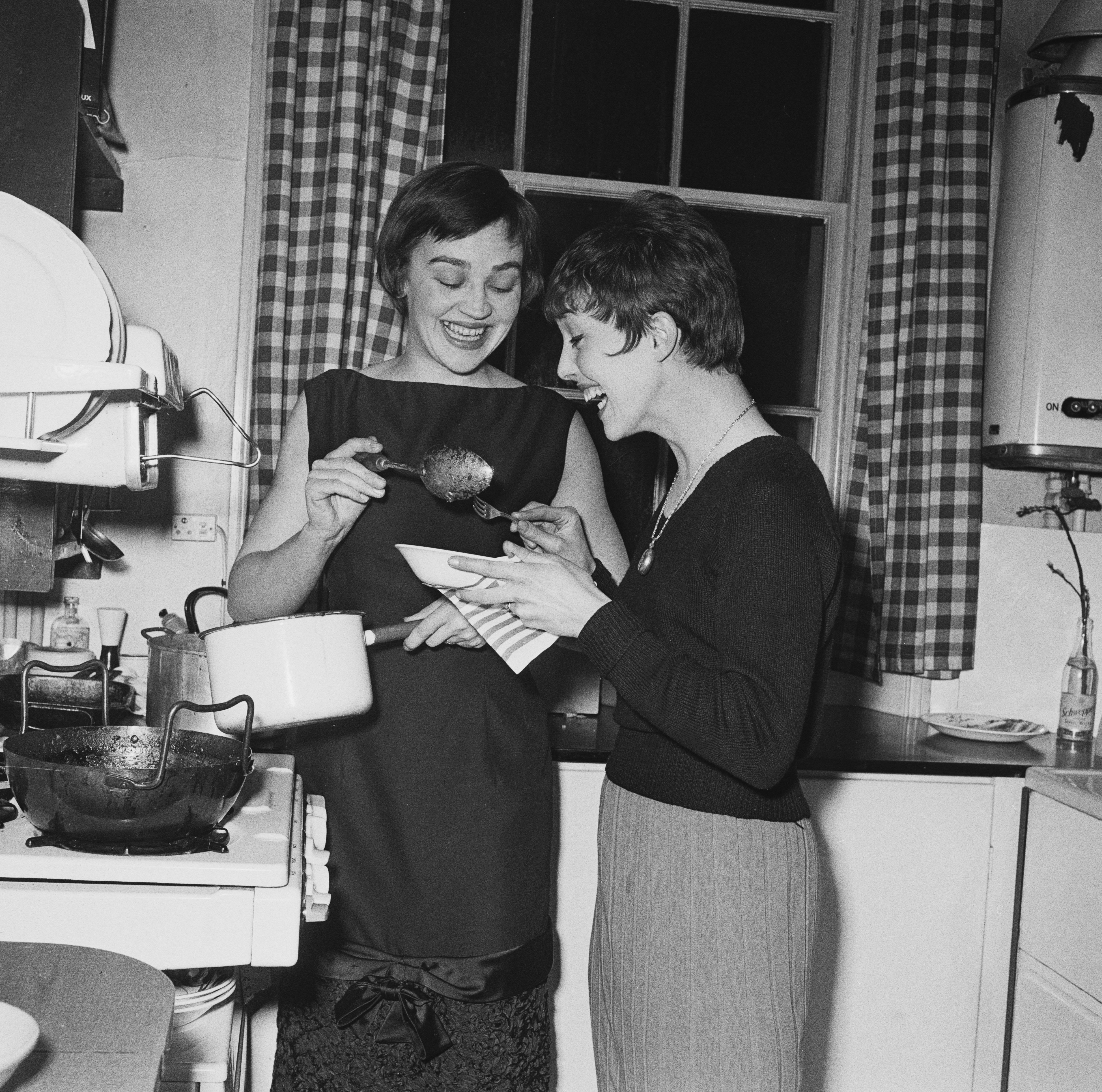 Eleanor Fazan And Una Stubbs, 1958