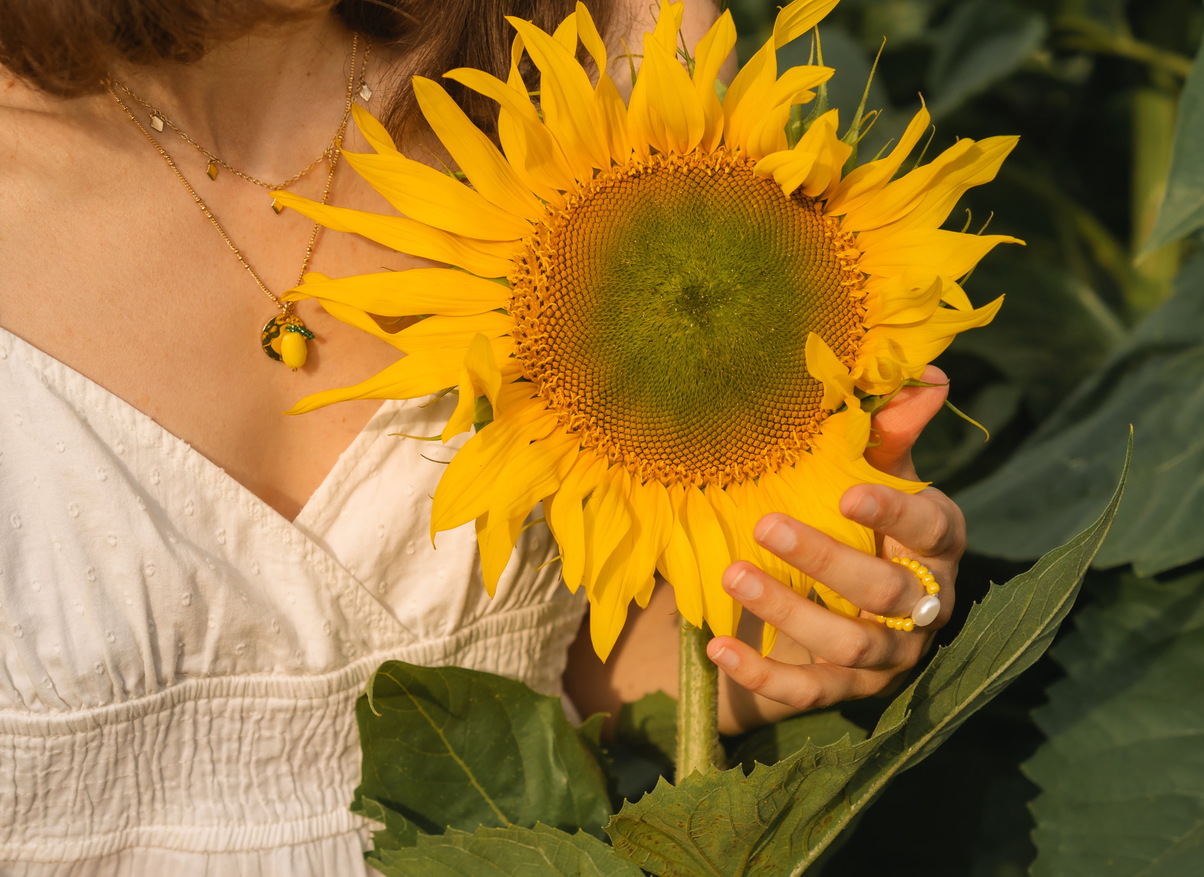 Sunflower manicure - modne paznokcie na koniec lata 2026