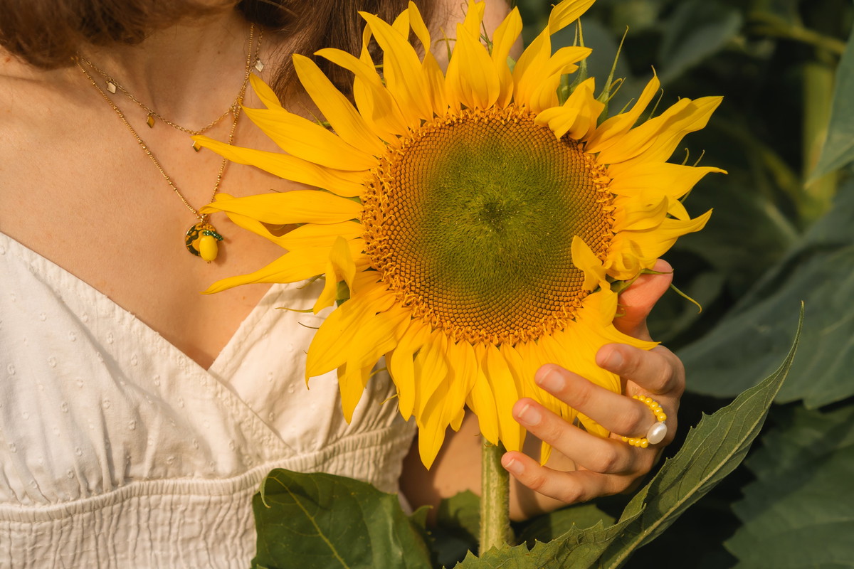 Sunflower manicure - modne paznokcie na koniec lata 2026