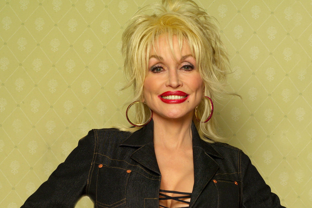 Paznokcie Dolly Parton z lat 80.