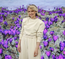 Klapki mule na koturnie w stylu Mariety Żukowskiej