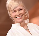 Minimalistyczny manicure na 2026 rok w stylu Pameli Anderson