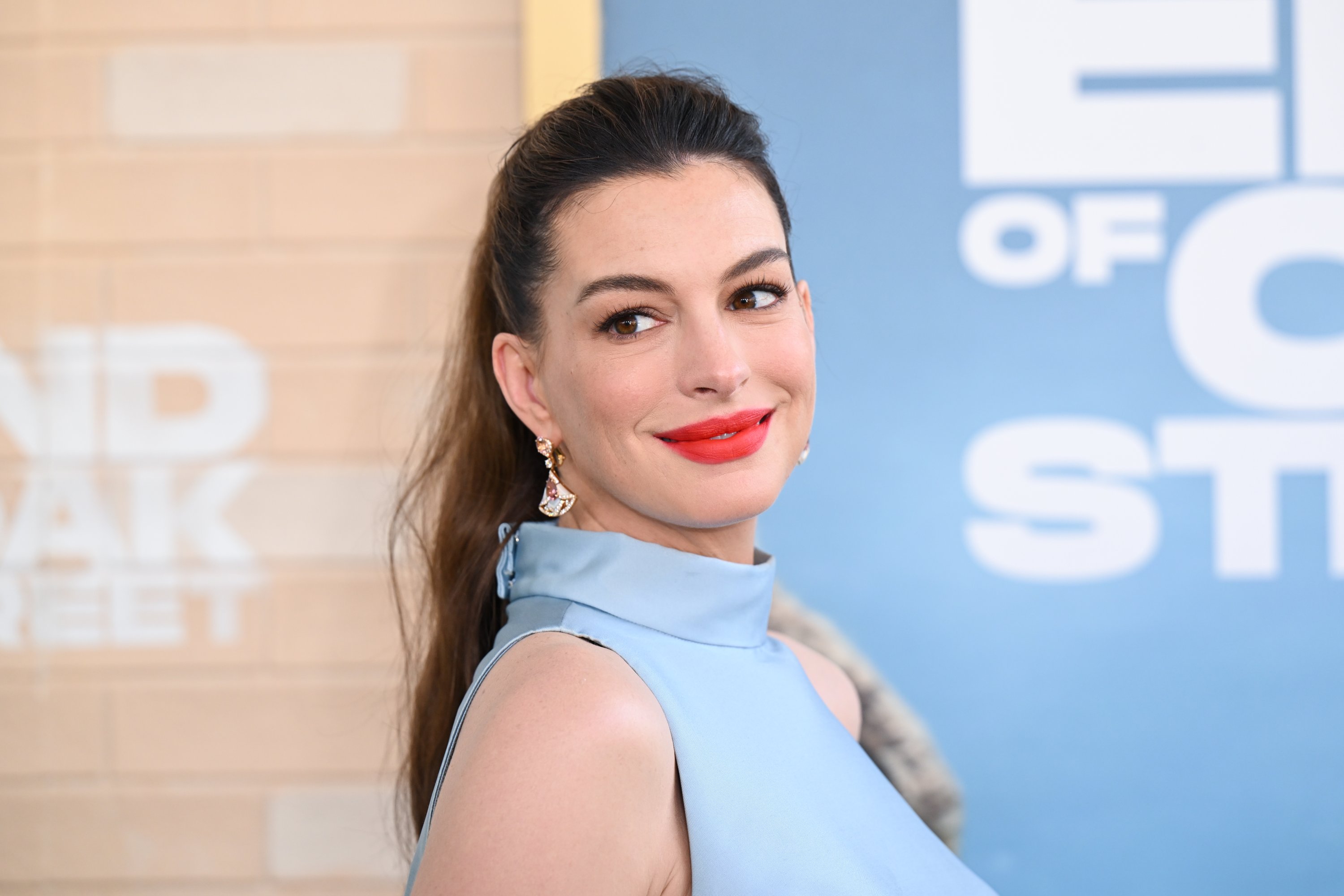 Najwygodniejsze sneakersy na jesień 2026 w stylu Anne Hathaway