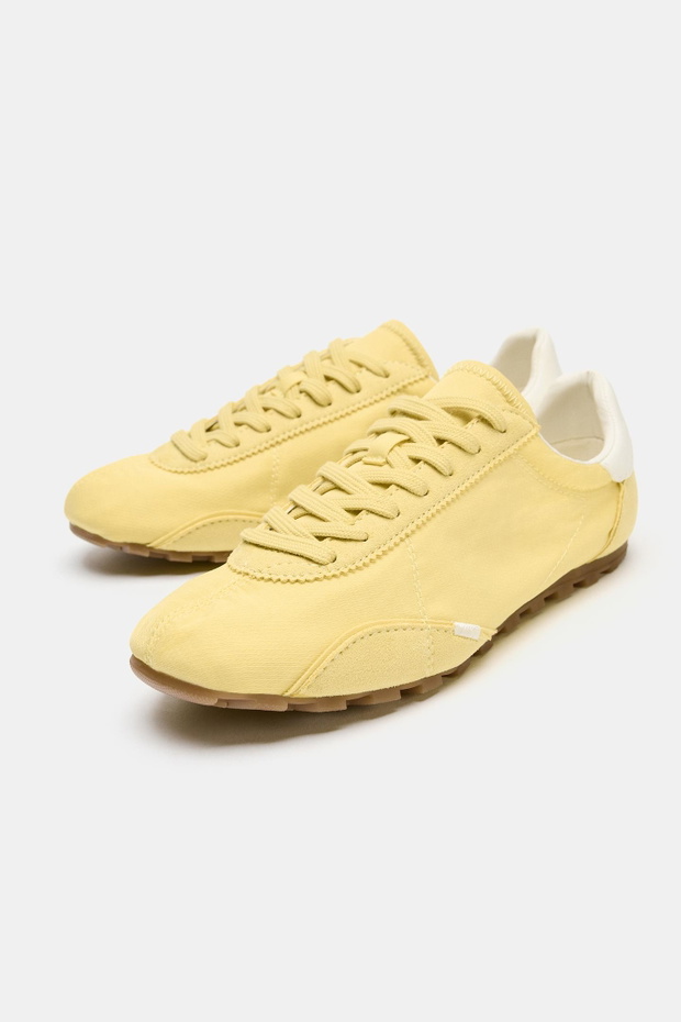 Maślanożółte almond toe sneakers z Zary