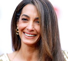 Amal Clooney przywraca modę na wężowy wzór w 2026 roku
