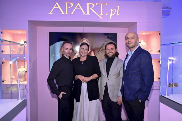Tomasz Zawadzki, Oktawia Staciewińska, Radosław Kumorek i Piotr Szurek - przedstawiciele Marki Apart. Fot. AKPA.