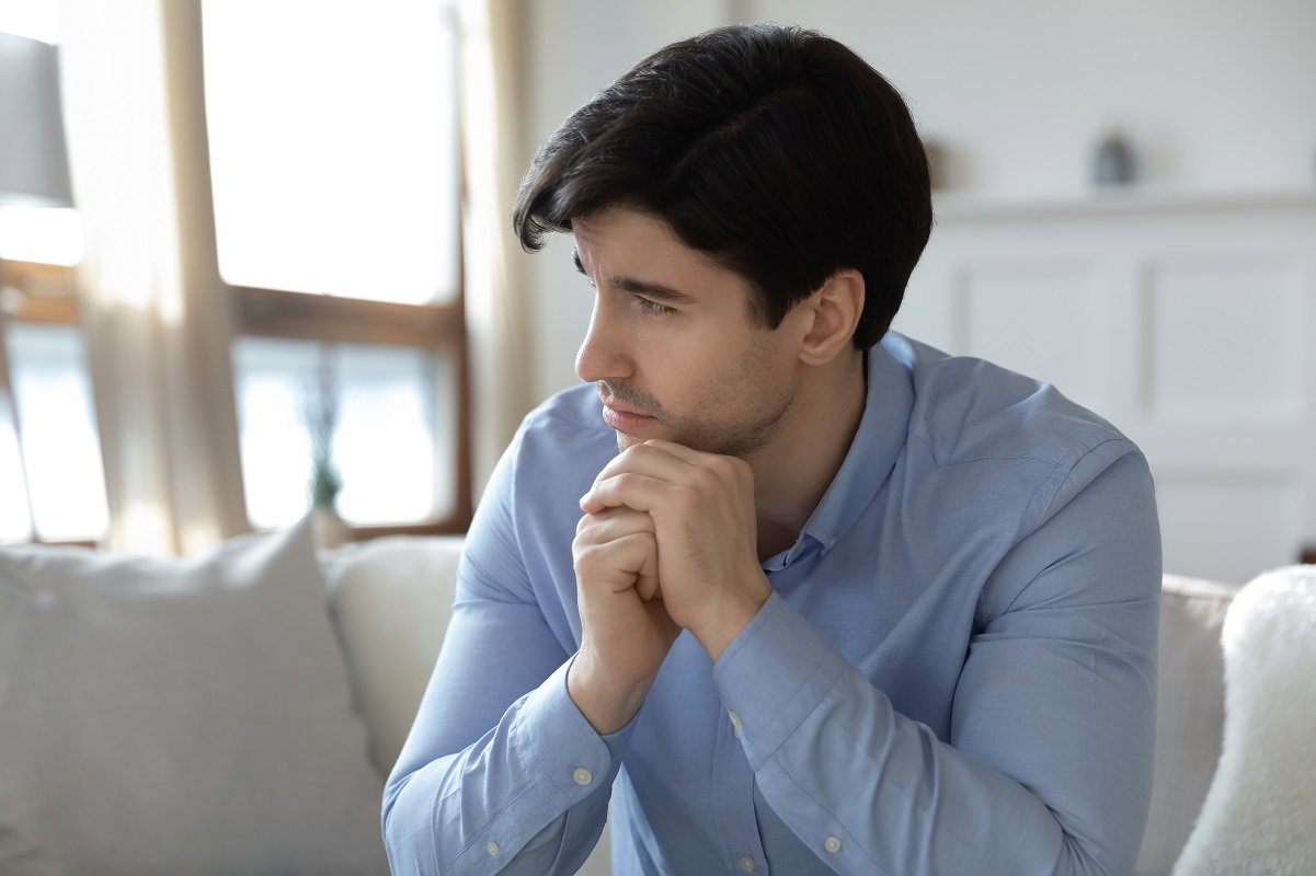 zmartwiony mężczyzna