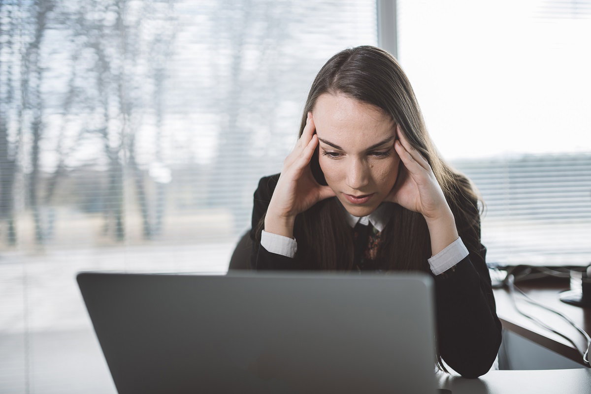 kobieta przy komputerze