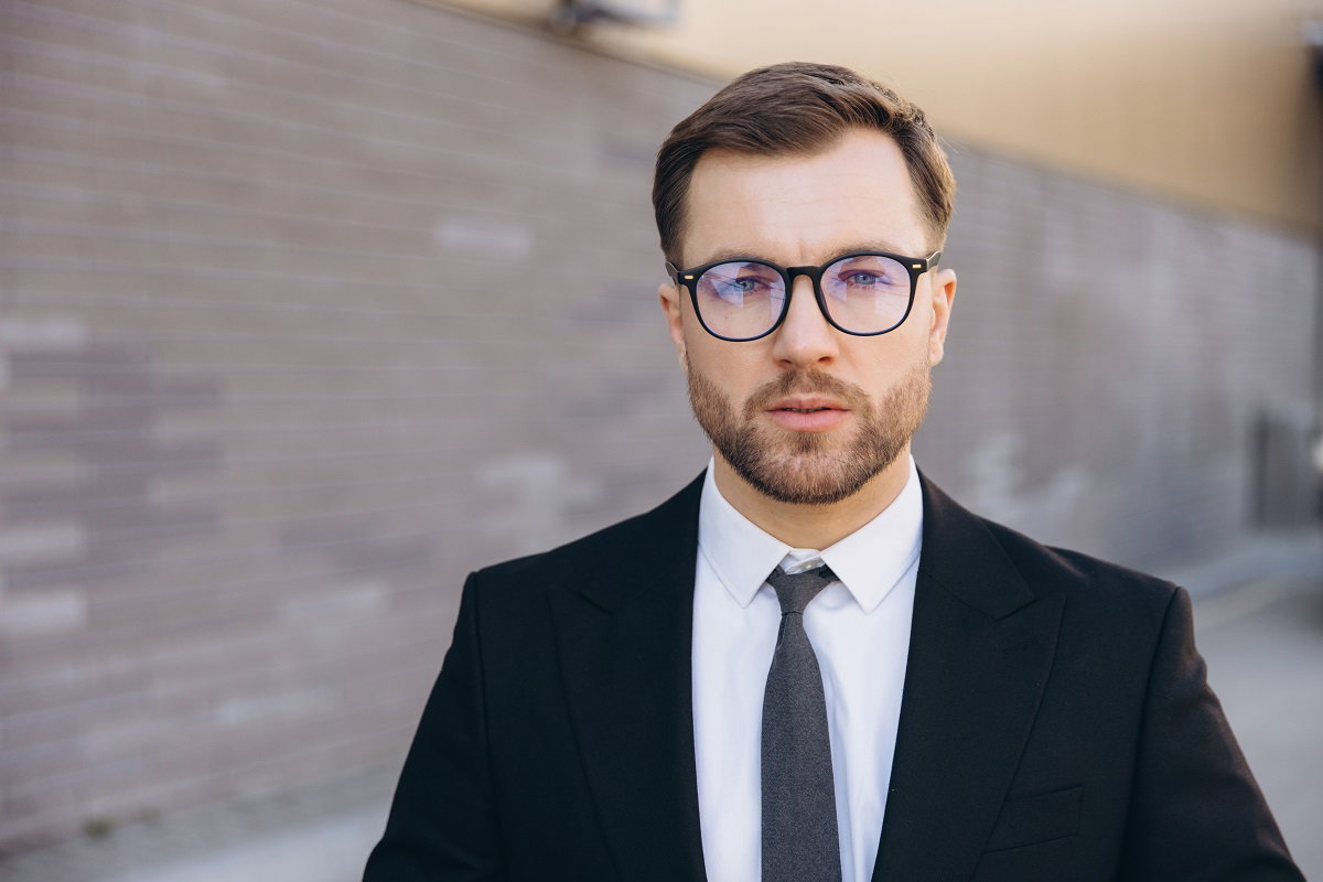 mężczyzna w biurze