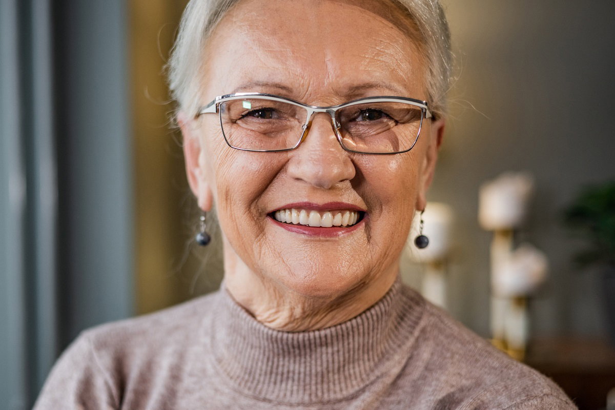 uśmiechnięta kobieta