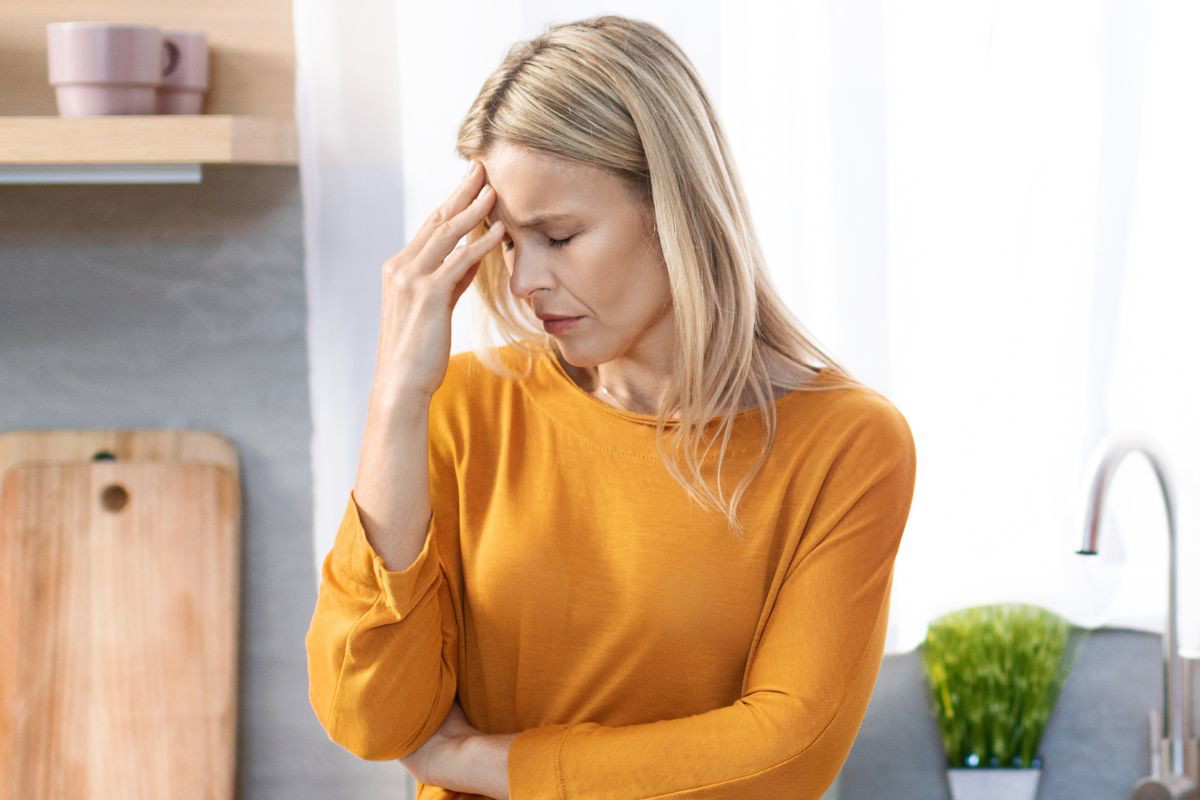 Załamana kobieta w kuchni