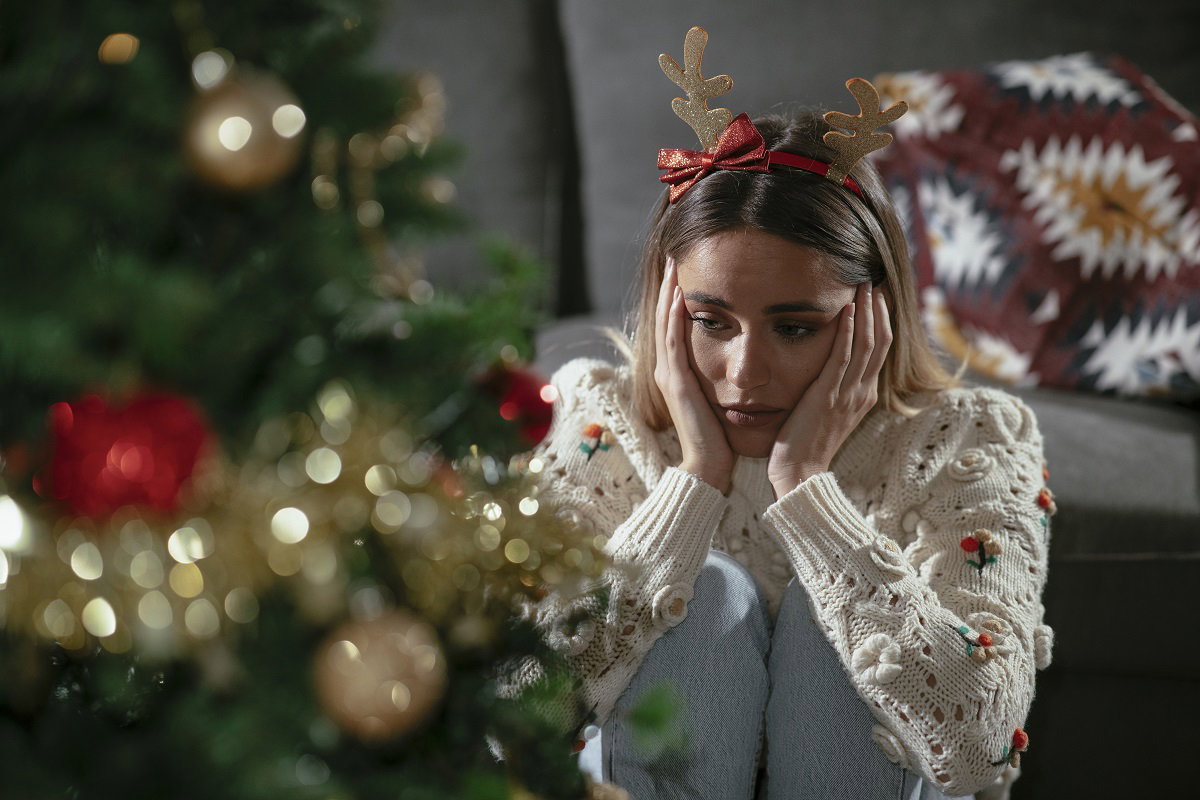 dziewczyna przy choince