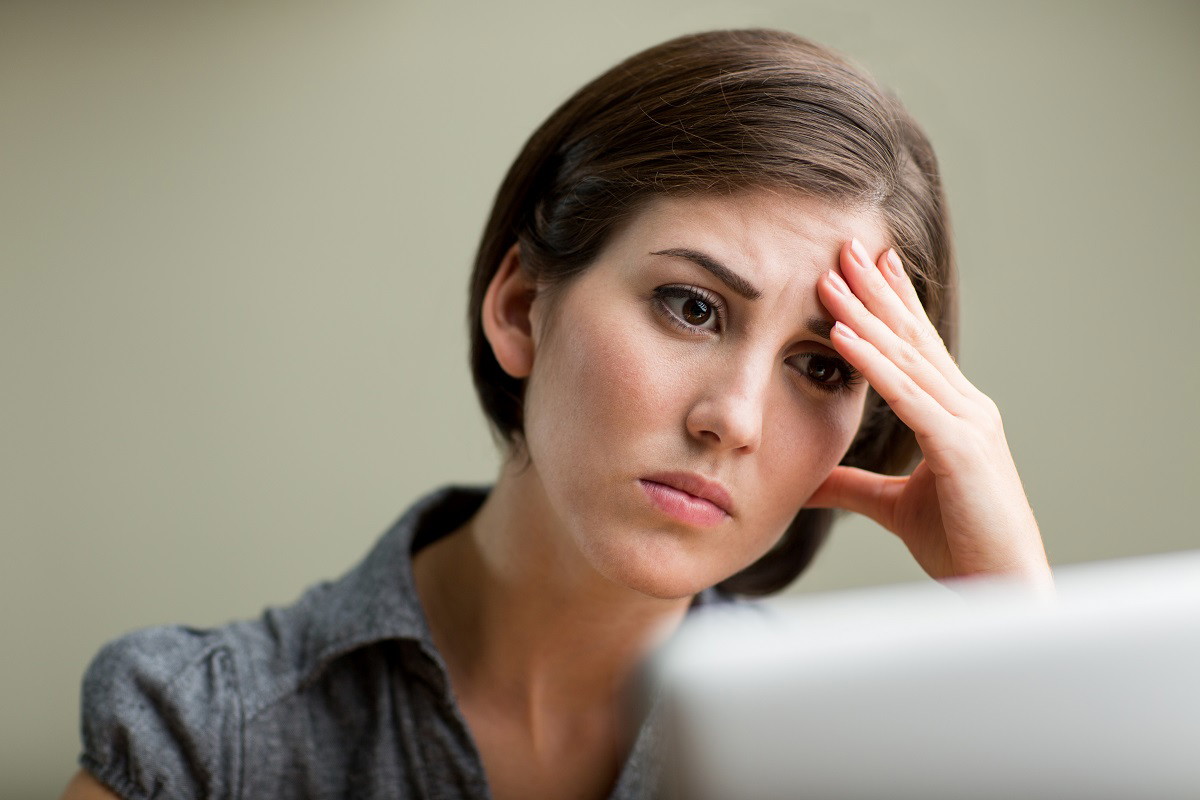 kobieta przed komputerem