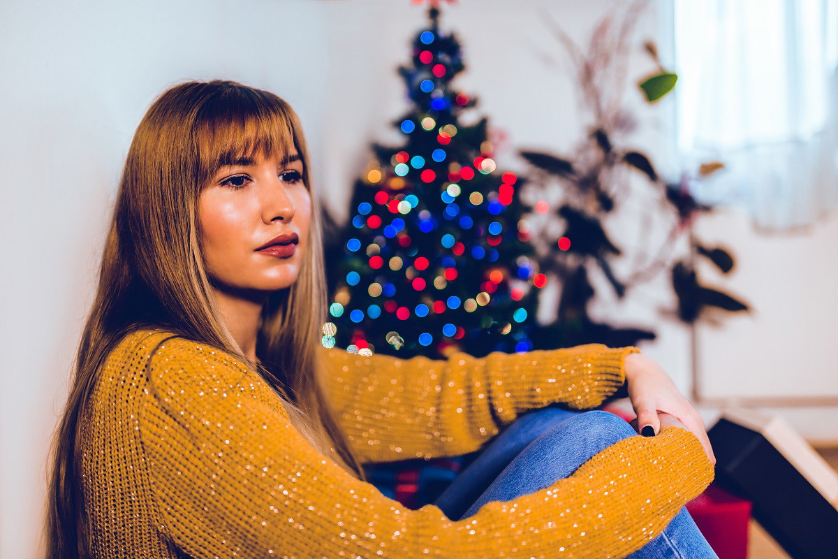 kobieta przy choince