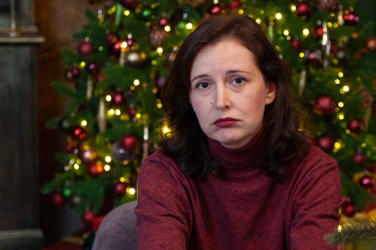 kobieta przy choince