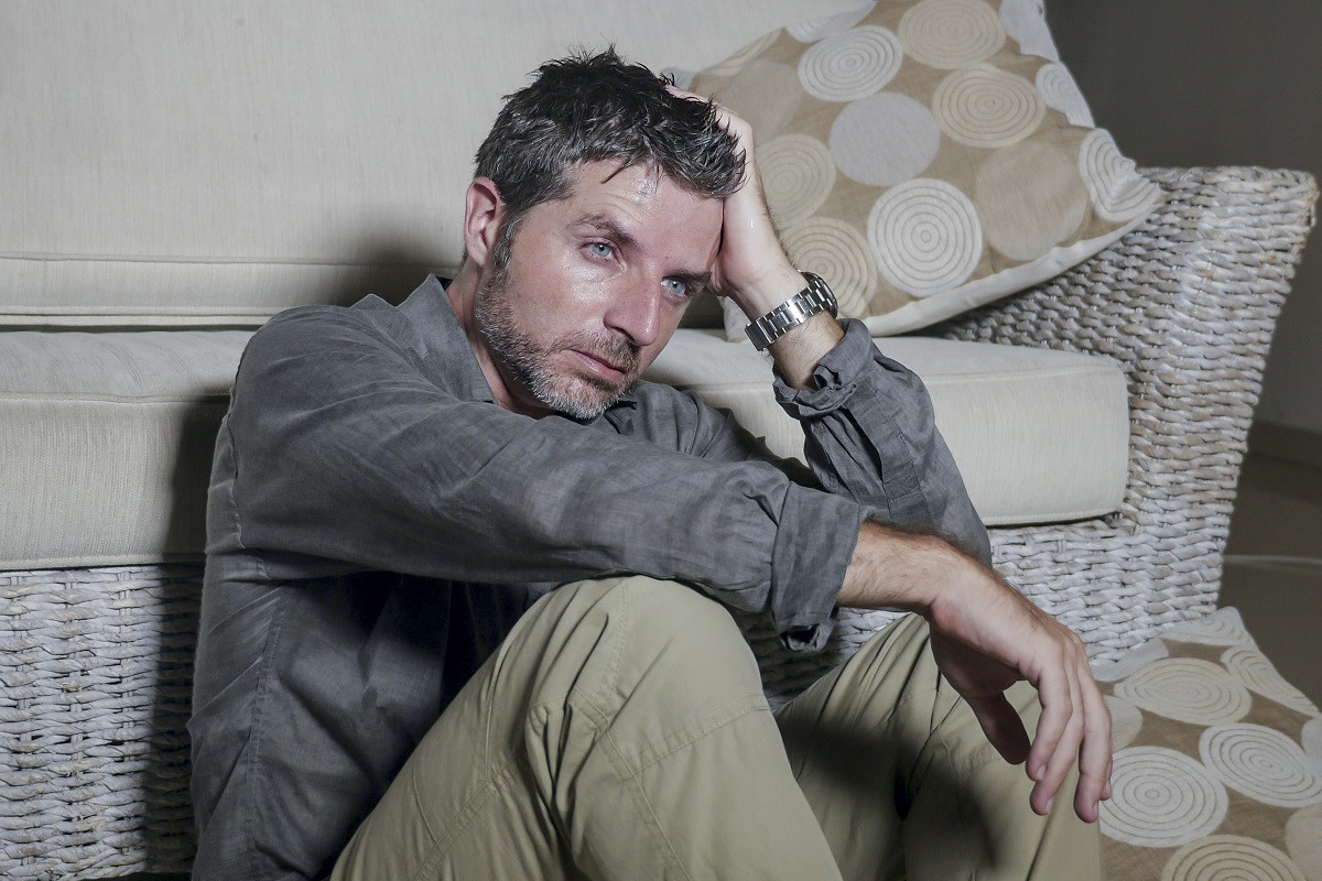 załamany mężczyzna