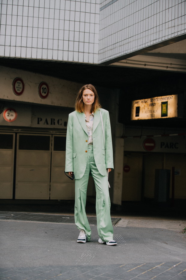 Jasna pastelowa zieleń modne kolory lato 2019: trendy moda lato 2019