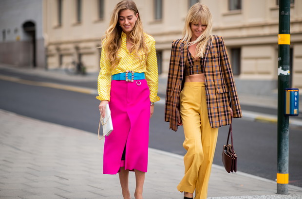 Mocne połączenia modne kolory lato 2019: trendy moda lato 2019