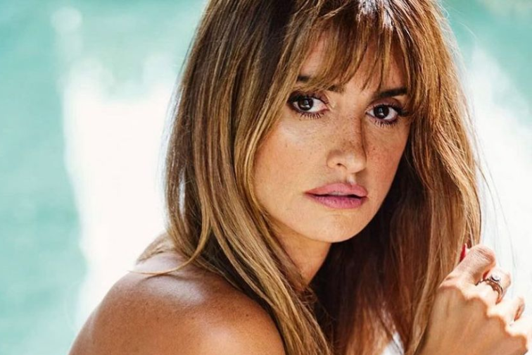 Penelope Cruz zachwyca krótkimi włosami. Gwiazda postawiła na najmodniejszą fryzurę 2021
