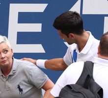 Hejt na Laurę Clark - sędzię, którą uderzył Novak Djoković. Fani serbskiego tenisisty tym razem przesadzili!