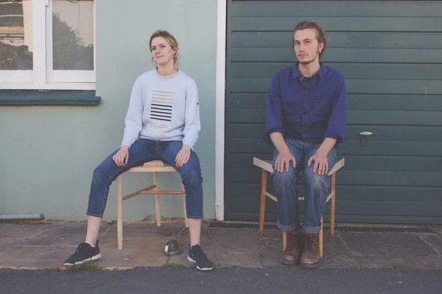 Krzesło przeciw rozkraczaniu