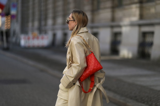 Moda trendy 2021: Tymi dodatkami podkręcisz swoją wiosenną stylizację