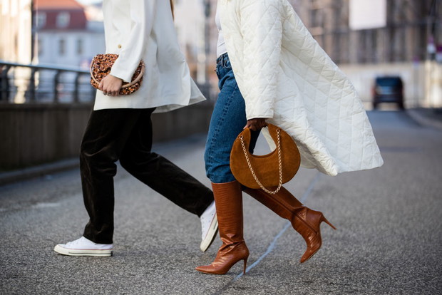 Moda trendy 2021: Tymi dodatkami podkręcisz swoją wiosenną stylizację