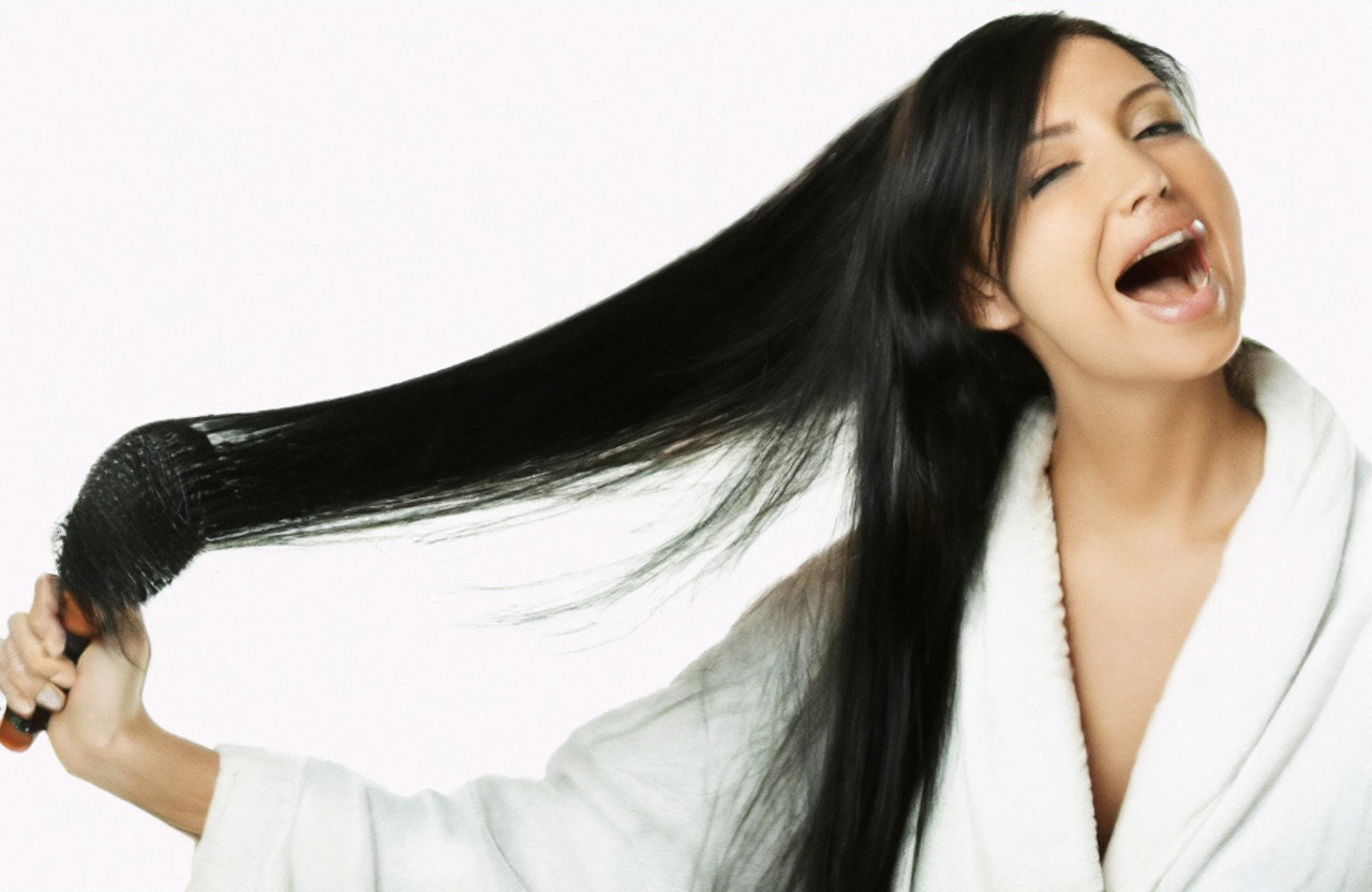 wlosy_pod_napieciem_md