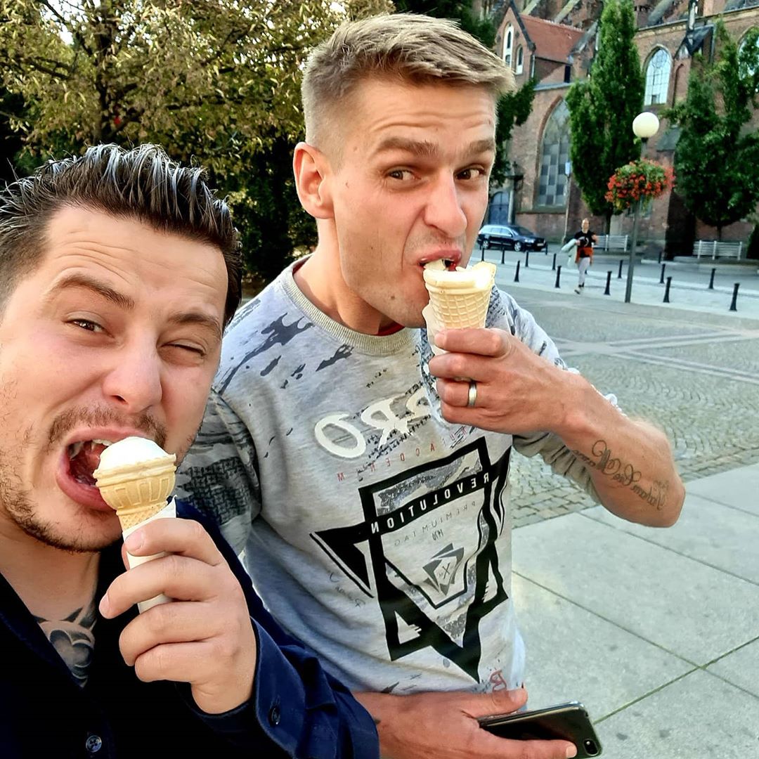 Bracia Collins zatrudnili Tomasza Komendę. 44-latek przyjął ich ofertę pracy