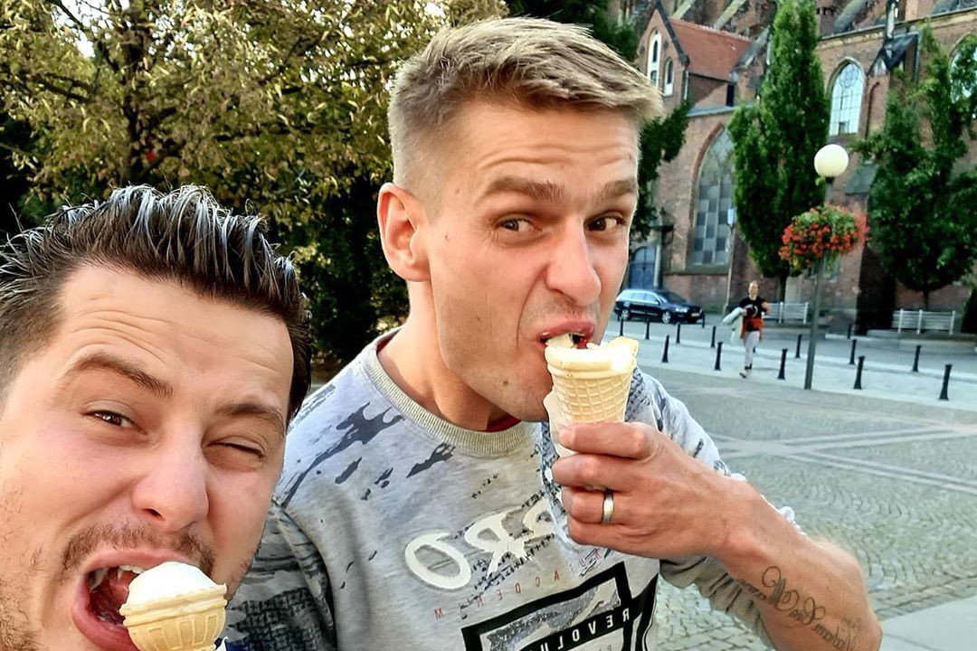 Bracia Collins zatrudnili Tomasza Komendę. 44-latek przyjął ich ofertę pracy