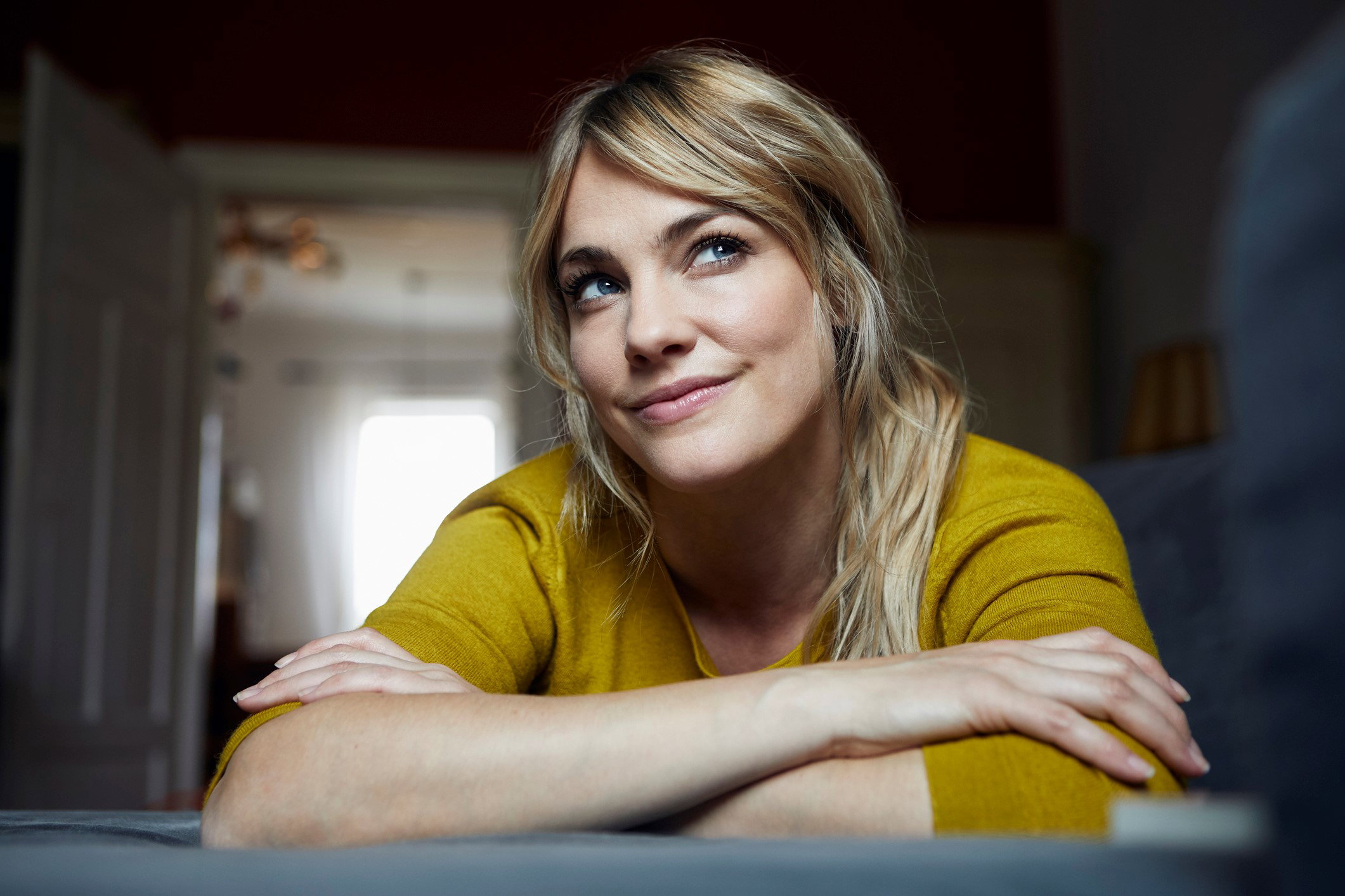 "Uśmiechowi może towarzyszyć strach, lęk, dużo napięcia i wtedy "nakładamy" uśmiech jak maskę na twarz" - tak zaskakująco o uśmiechu pisze nasz ekspert