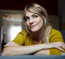 "Uśmiechowi może towarzyszyć strach, lęk, dużo napięcia i wtedy "nakładamy" uśmiech jak maskę na twarz" - tak zaskakująco o uśmiechu pisze nasz ekspert