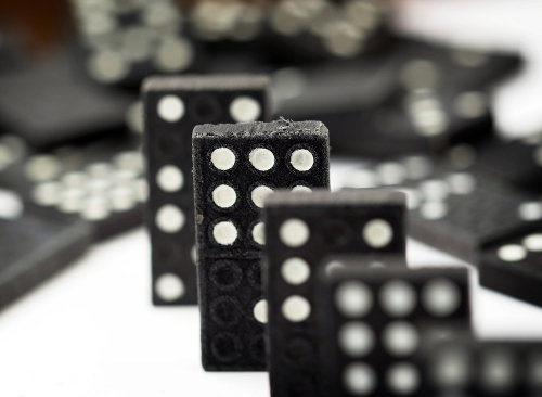 shutterstock_27922966domino