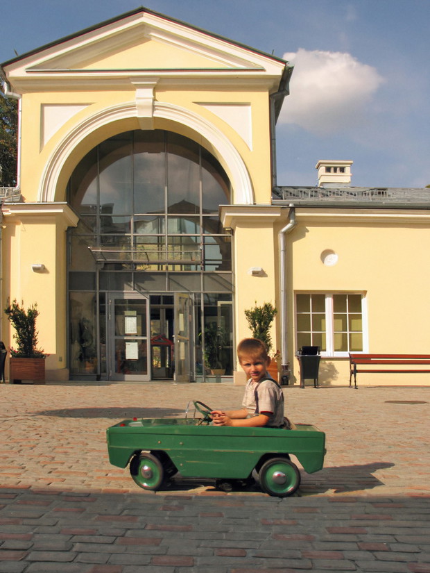 w_aucie_na_dziedzincu