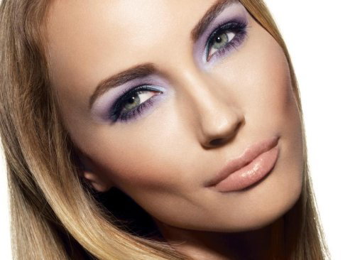 Inspiracja_makijazowa_jesien_zima_2010_Avon_01