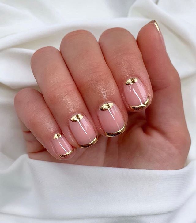 Modne paznokcie na jesień: złoty french