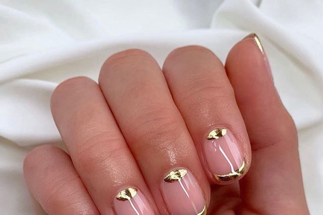 Modne paznokcie na jesień: złoty french