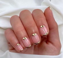 Modne paznokcie na jesień: złoty french