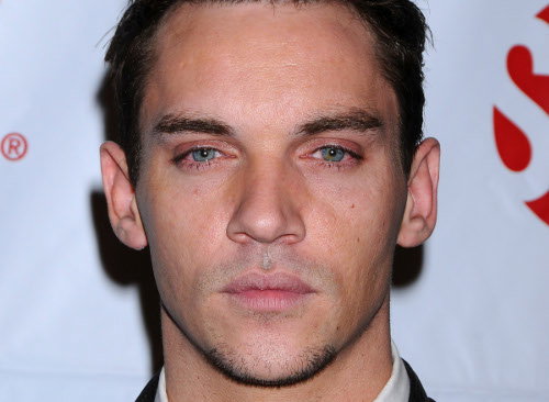 ALLONS_582345_Jonathan_Rhys_Meyers_05