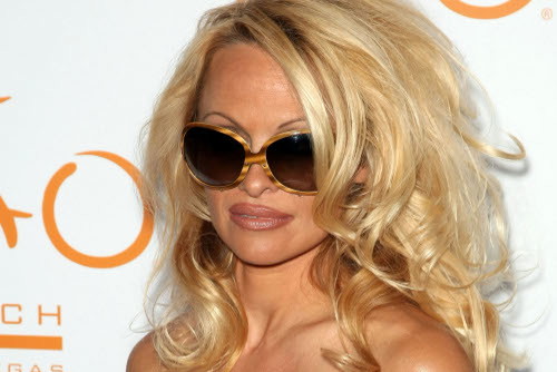 ALLONS_921505_Pamela_Anderson__4_