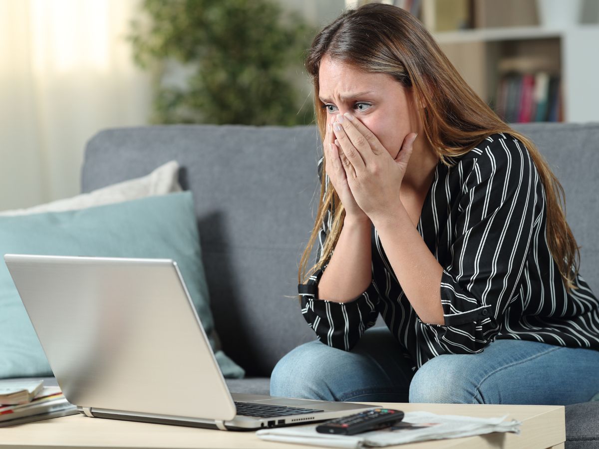 zdziwiona dziewczyna