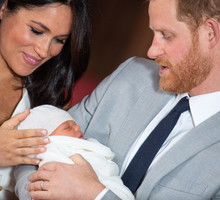 Meghan Markle i książę Harry z dzieckiem