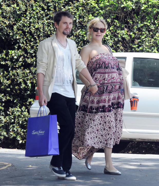 ALLONS_1118985_Kate_Hudson__Matt_Bellamy_06