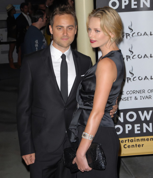 ALLONS_360340_Charlize_Theron__Stuart_Townsend_06